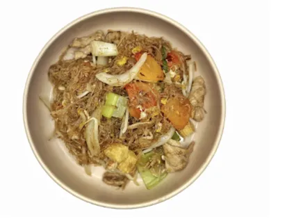 Glass noodles stir-fried with vegetables and egg