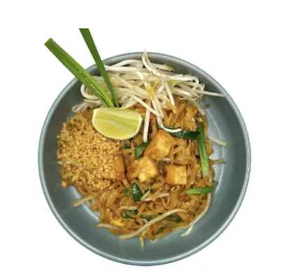 Pad Thai noodles with egg and peanuts